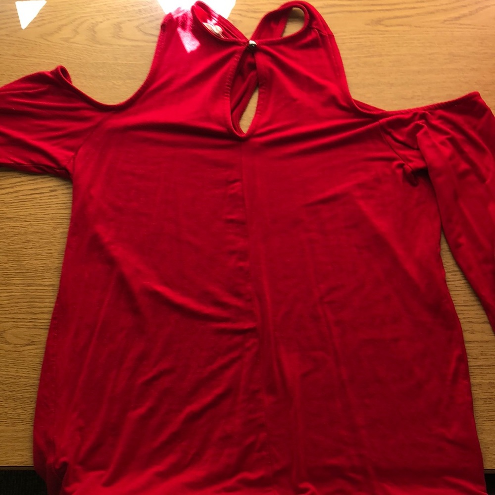 Red blouse - Picture 3 of 4